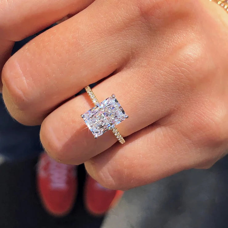 BAGUETTE ÉLITAIRE MOISSANITE RING